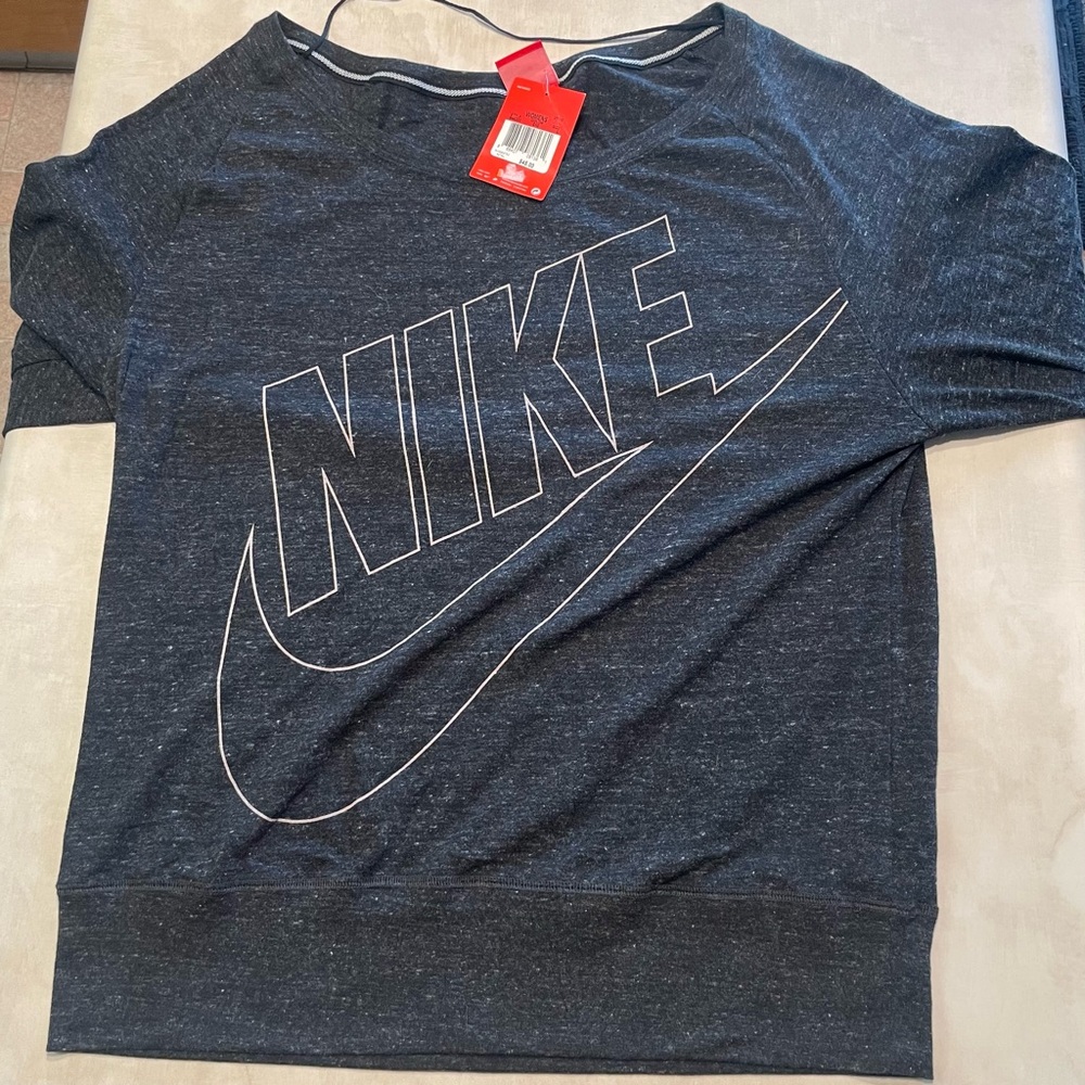 Nike long sleeve women’s shirt NWT